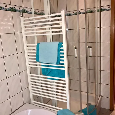 Christinas Gartenblick 4 Schlafzimmer, Kueche, Bad ,eg Mit Terrasse Und Garten, Parken Direkt Am Haus Apartmán *