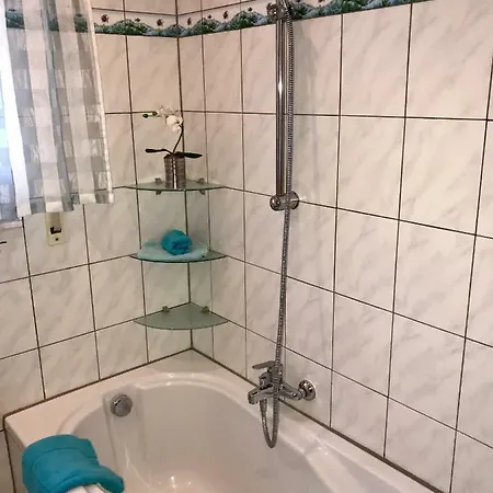 Apartmán Christinas Gartenblick 4 Schlafzimmer, Kueche, Bad ,eg Mit Terrasse Und Garten, Parken Direkt Am Haus Salzgitter